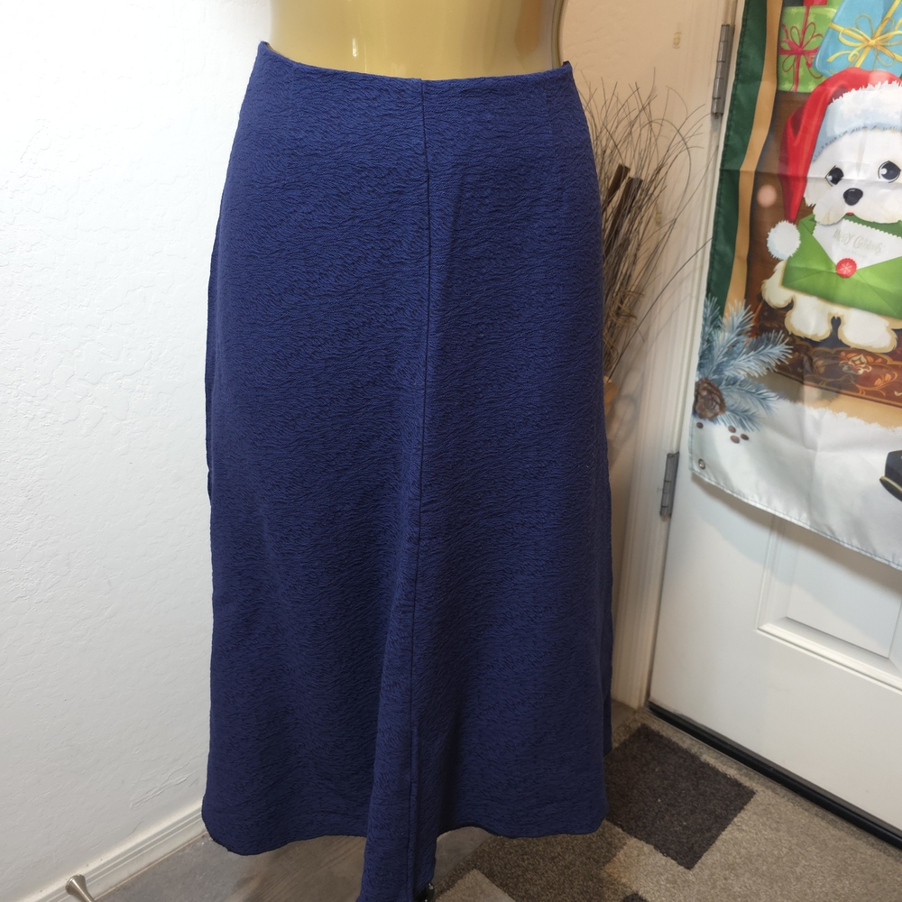 CAbi Sz 2 Navy Blue Textured Flared Raw Edge Rayon Blend Knit Skirt